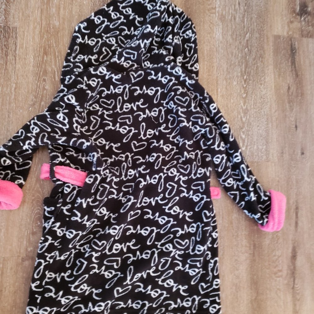 4/$20 Girls Nevada fuzzy cozy plush bathrobe black pink, size Small 7-8 - Picture 4 of 7